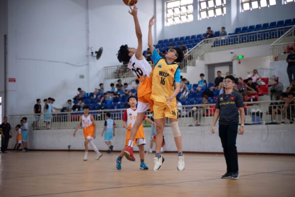 Khoảnh khắc sôi động trên sân tại giải bóng rổ TBL Season 7 TP.HCM